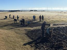 Photos: Over 100 volunteers help clean Nesvöllur Golf Course