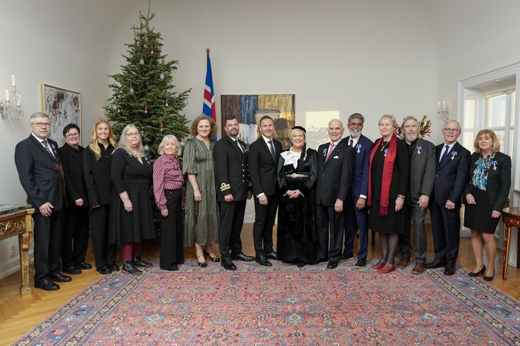 14 were awarded the Order of the Falcon