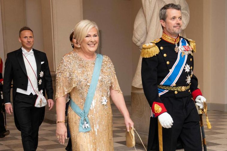 32 / 5,000
The king honored Tómasdóttir with the Order of the Elephant