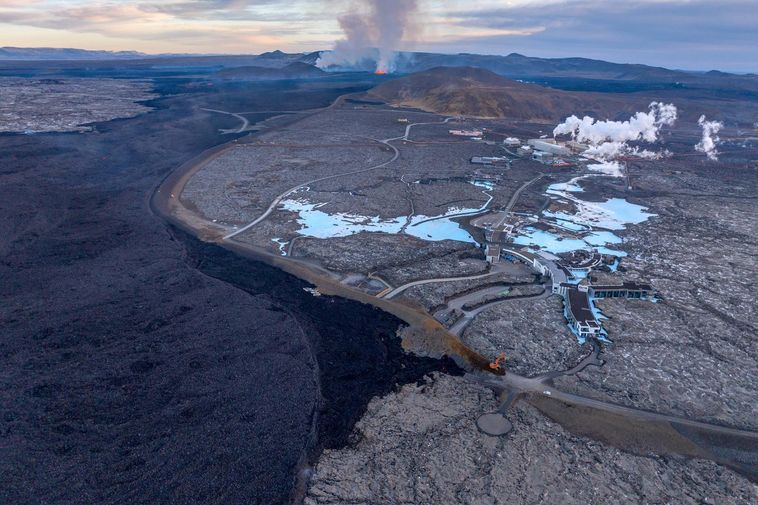 Blue Lagoon extends closure until Friday