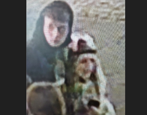Politiet efterlyser mand og kvinde bag brutalt overfald – manden sparkede ofret i hovedet, og kvinden sparkede ham på kroppen