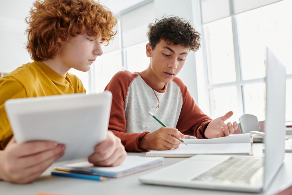Blir elever flinkere av å bruke KI i skolen?