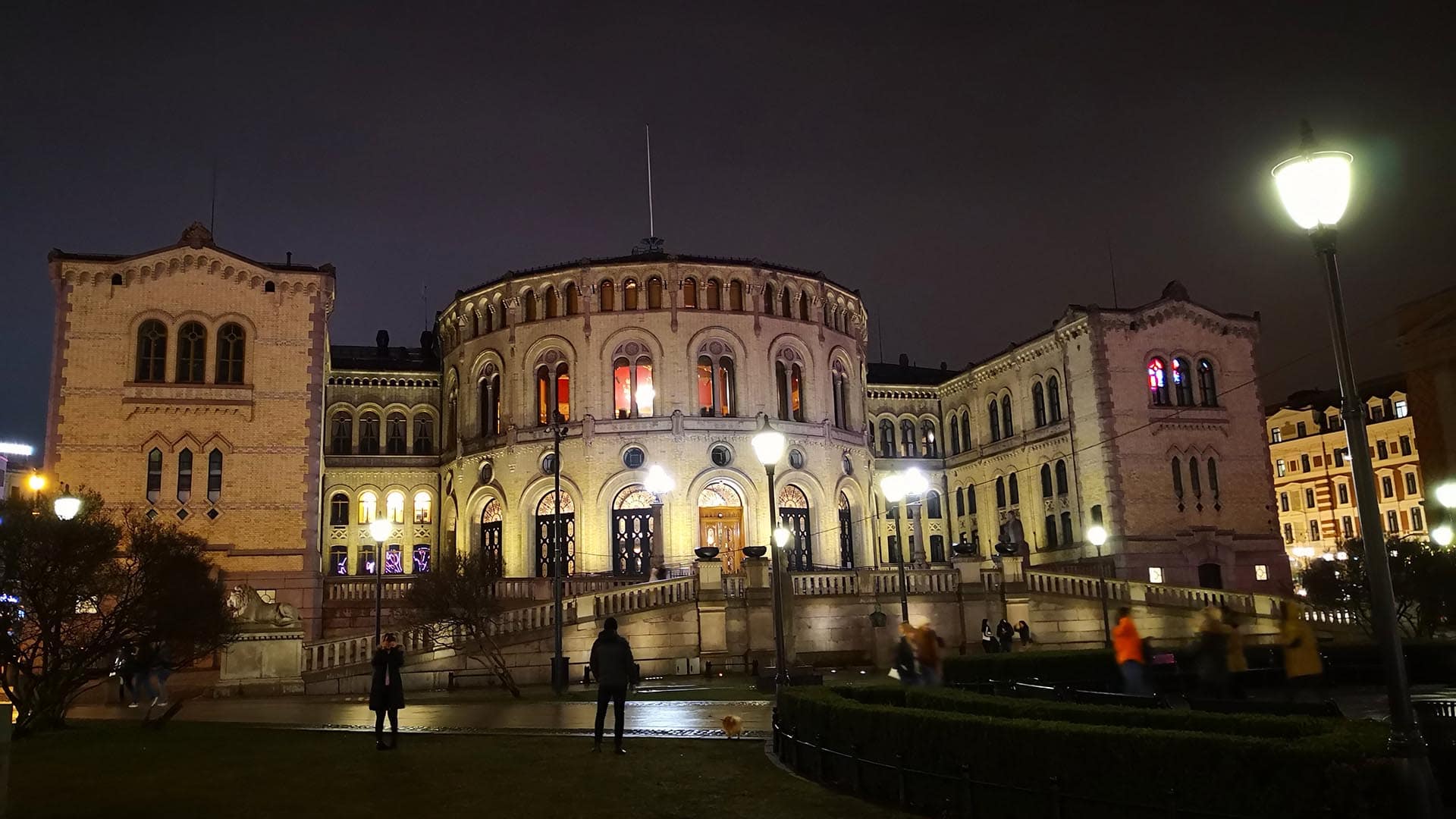 Utsetter omstridt lovendring etter Facebook-fremkalt snuoperasjon