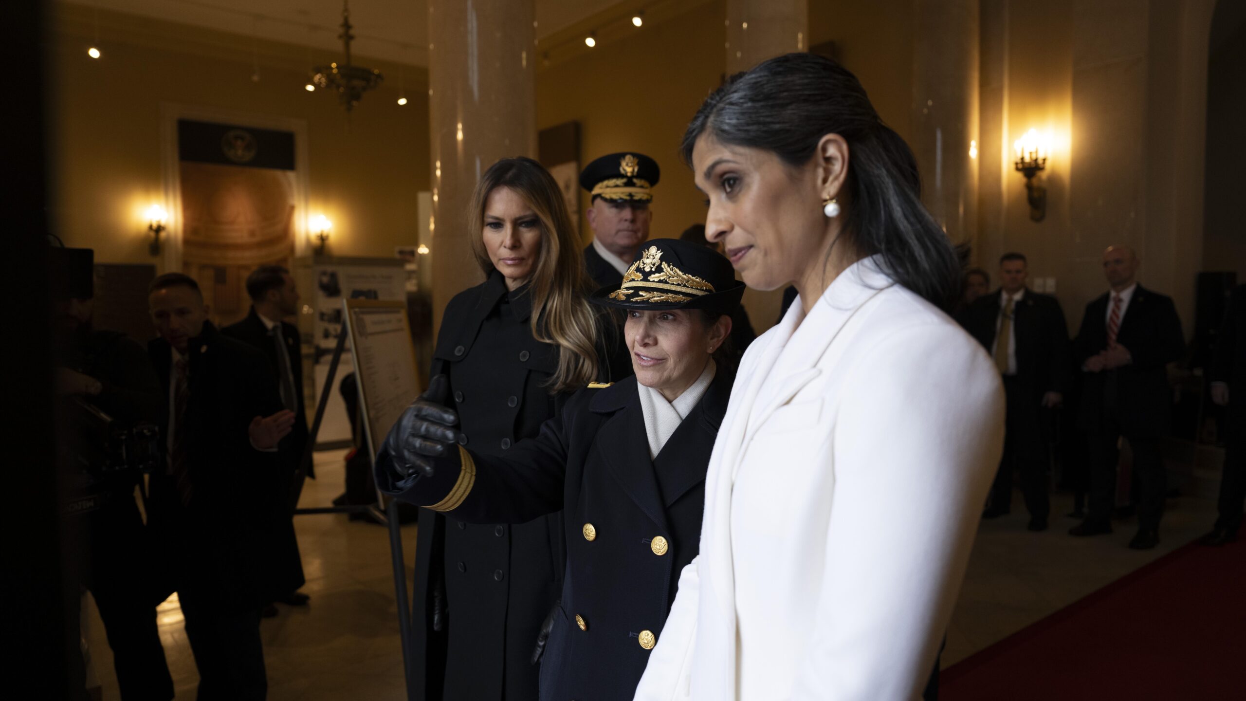 «En provokasjon»: Kraftige reaksjoner på at JD Vances kone og Trumps sikkerhetsrådgiver reiser til Grønland