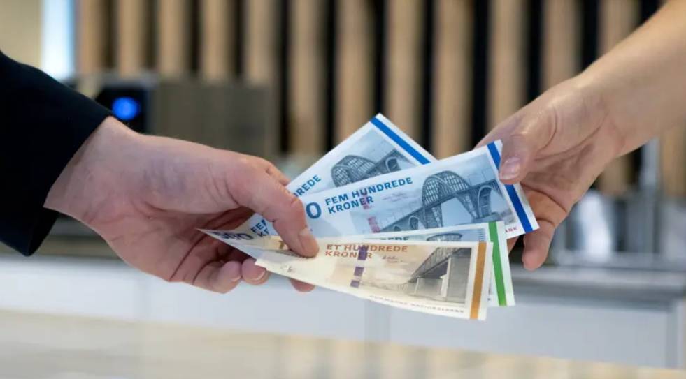 Hvidvask regler gør danske kroner ubrugelige i udlandet