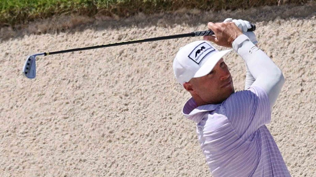 Golf punished 2 golfers this weekend. And the scene was also beautiful