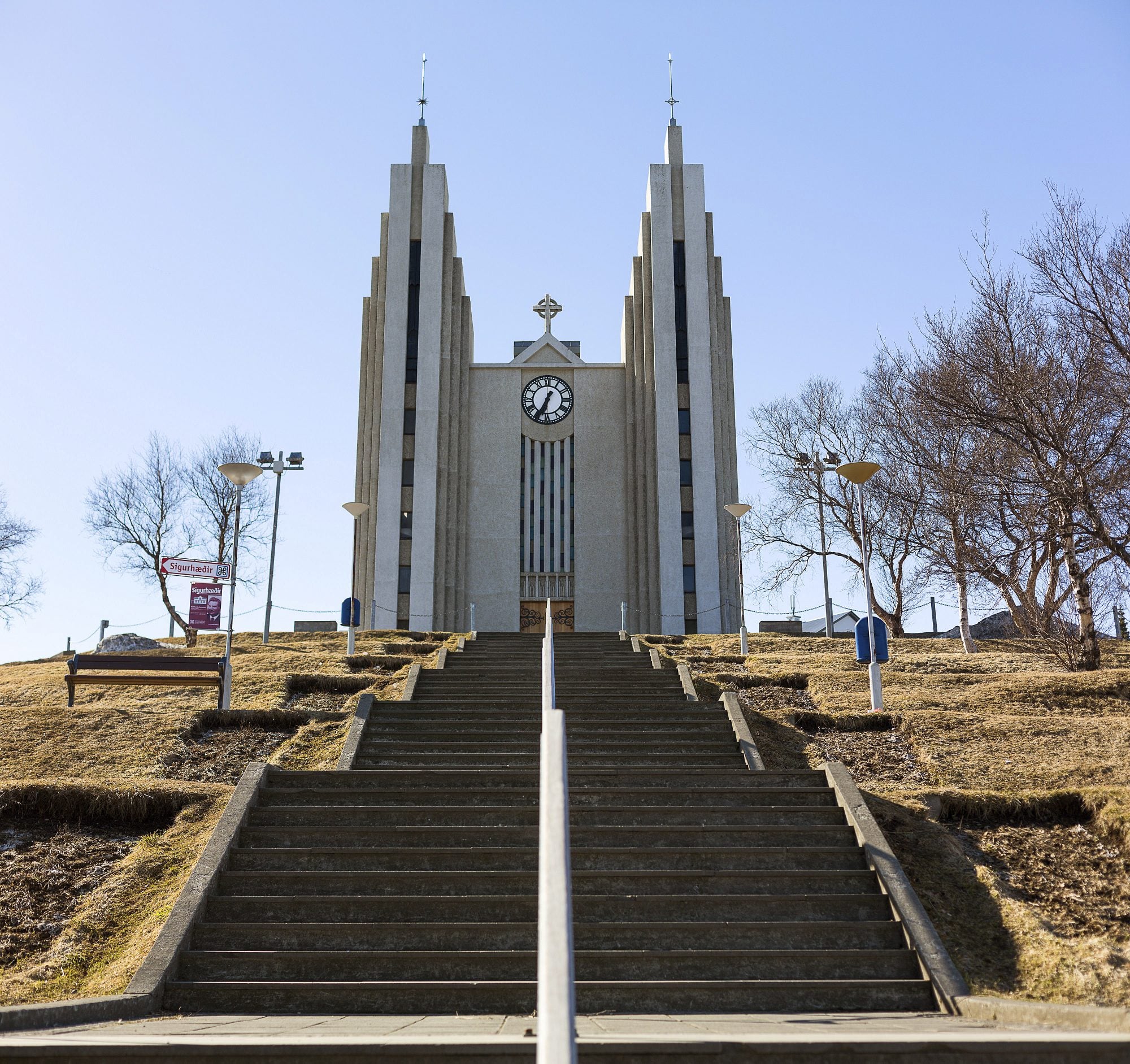 Iceland Roundup: Shorts, Naval Exercise, Fewer Birds, Lobbying Mistakes, Marriage In Iceland