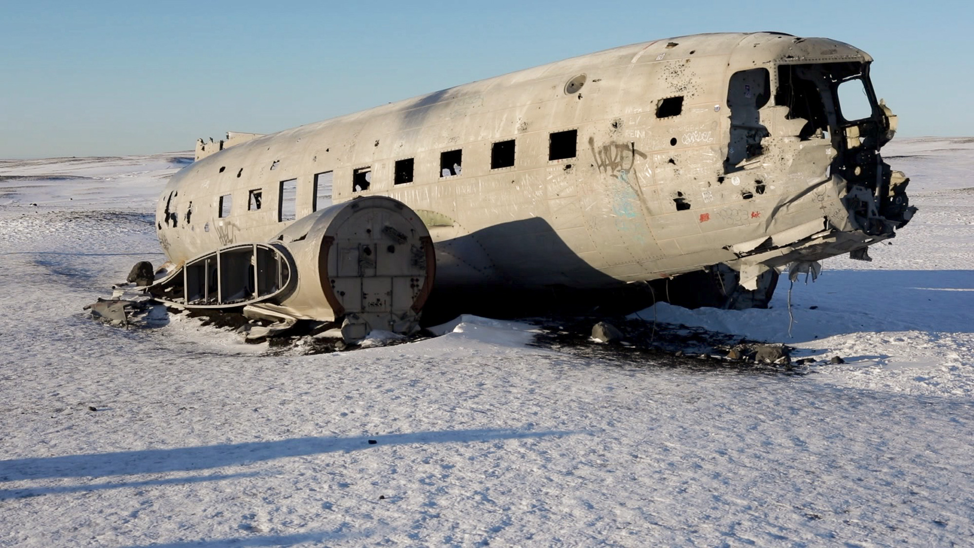 Landowners Of Sólheimasandur Purchase Old Plane