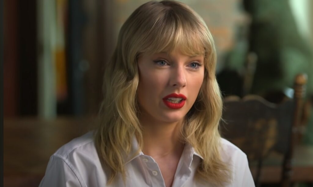 Taylor Swift buys back rights to her old music