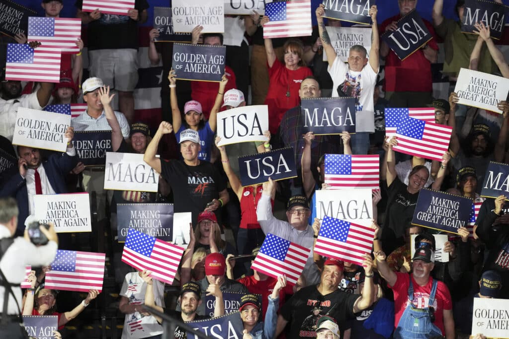 30 april. Morgenkommentar- Industriledere om Trump uro- kaos og galskap