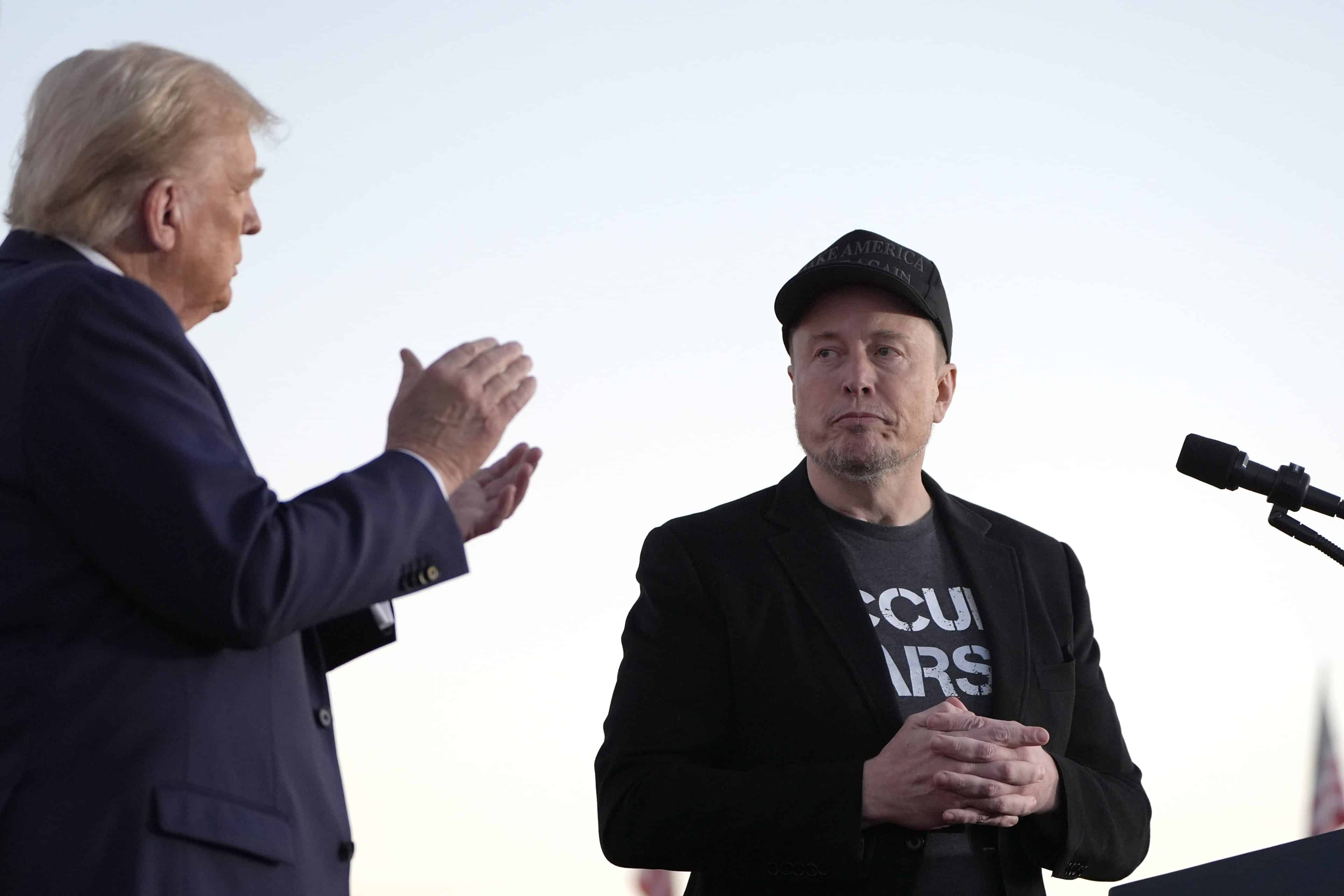 Trump og Musk vil gi skattebetalere utbytte fra statlige besparelser