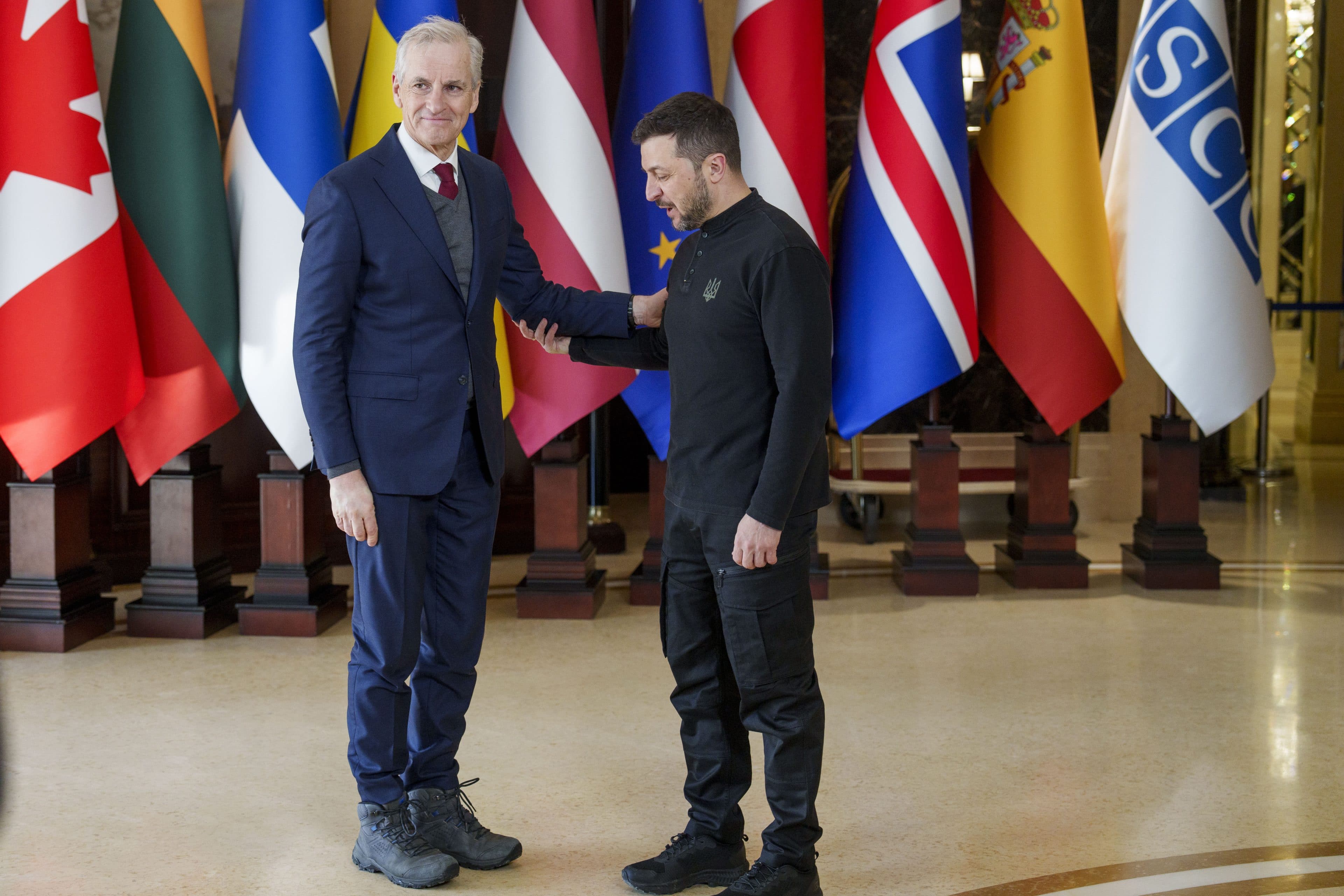 Europeiske politikere samler seg bak Zelenskyj