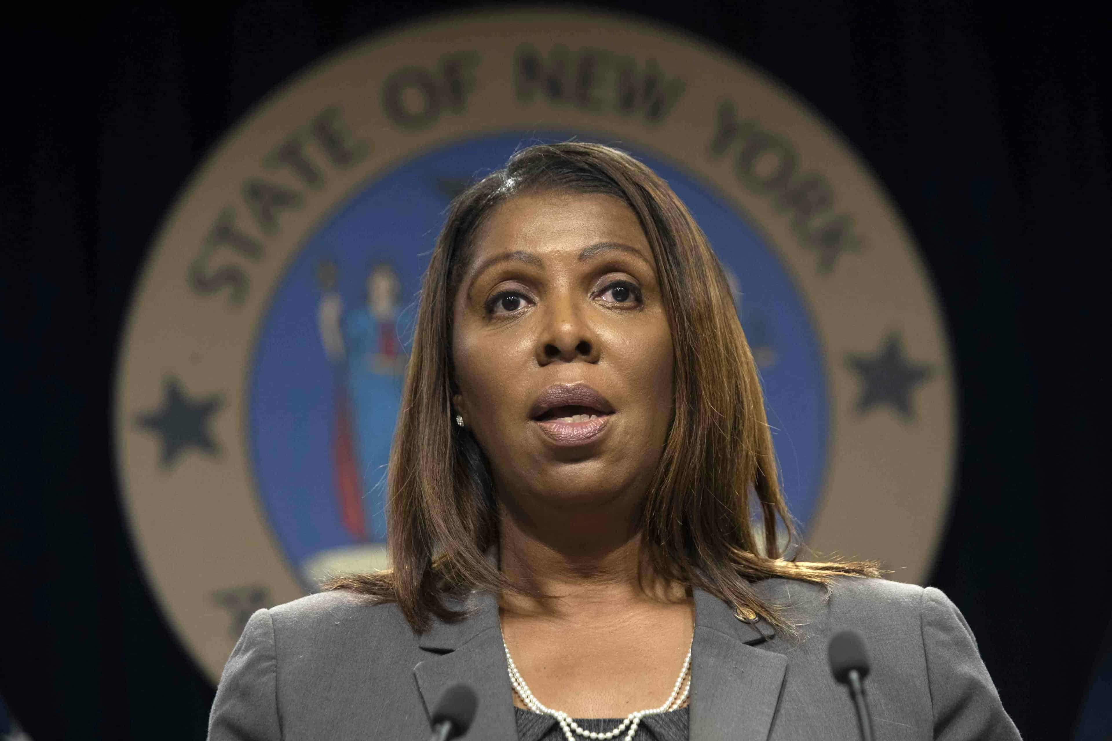 New Yorks statsadvokat i hardt vær: – En korrupt sprø skurk