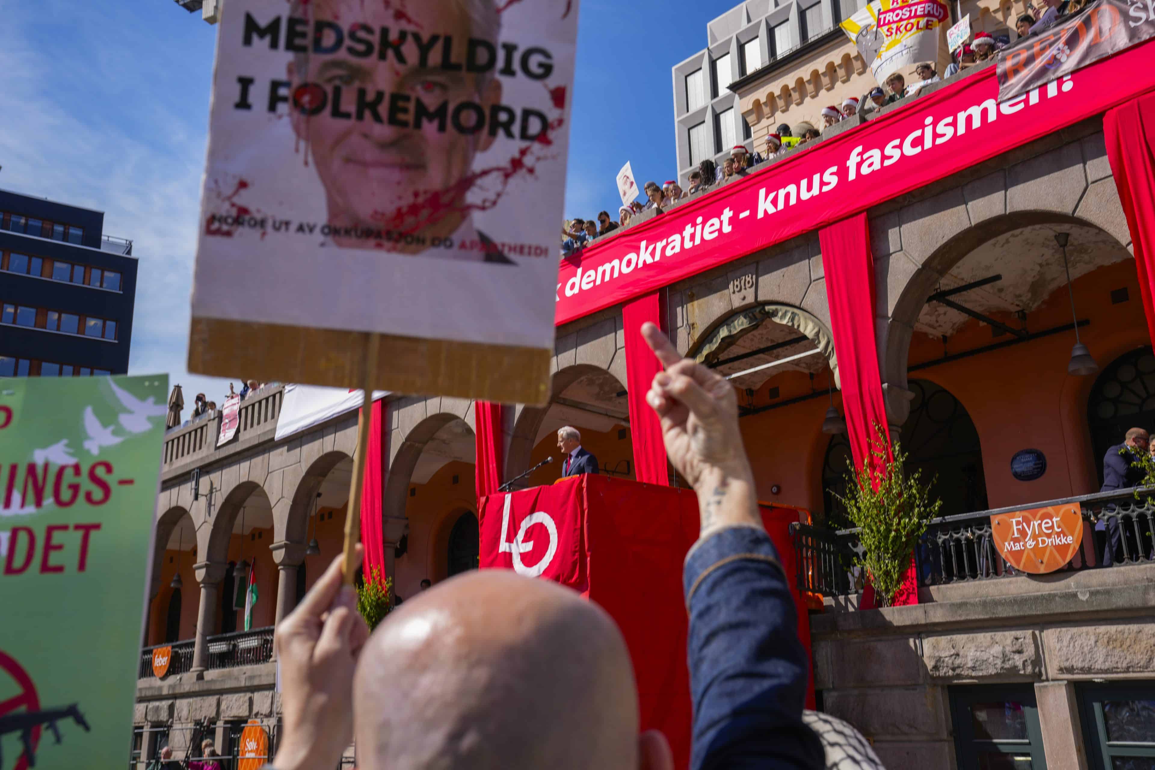 Støre buet ned på 1. mai tale