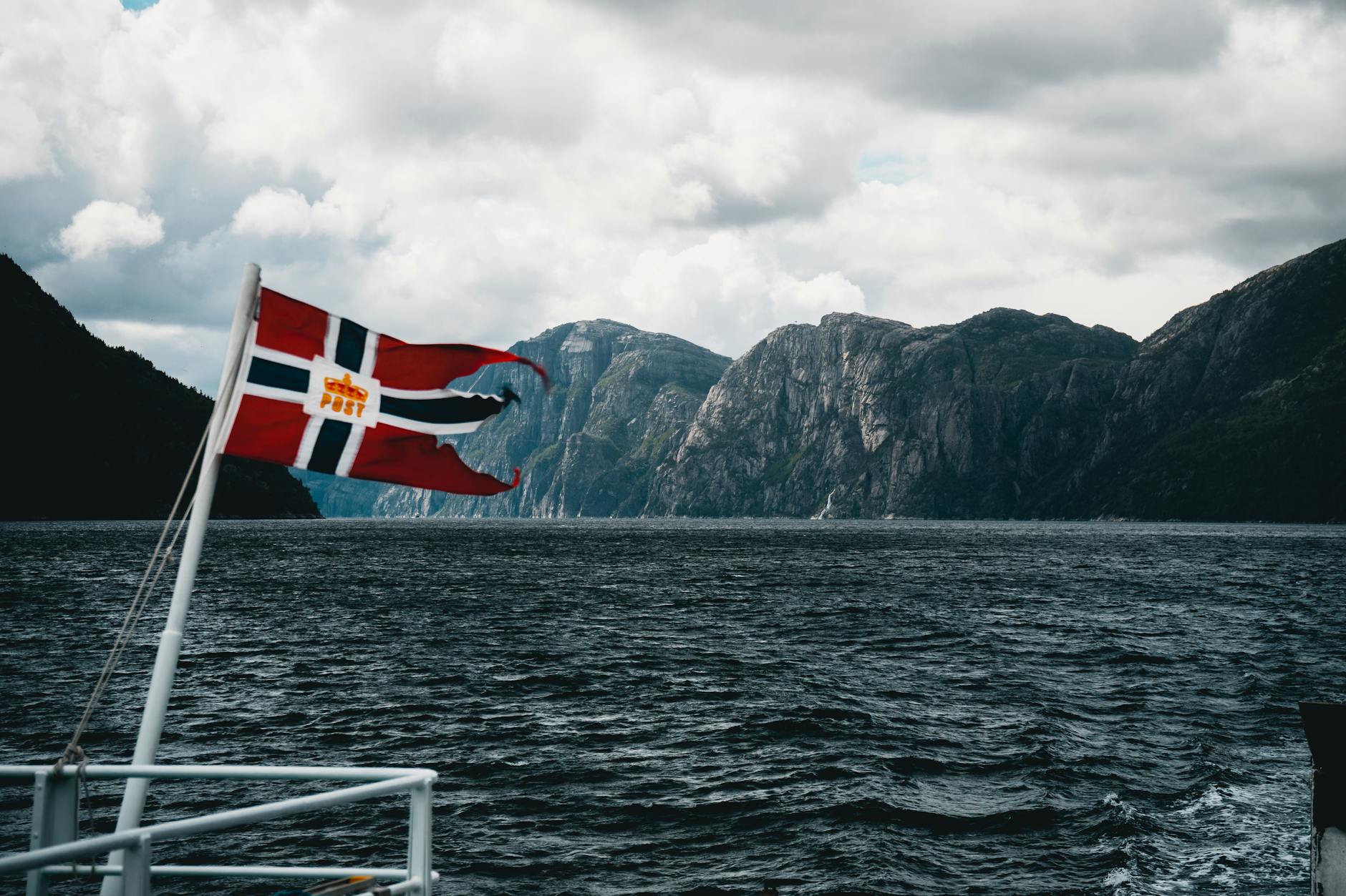 Det er Jonas Gahr Støre som bygger landet, må vite