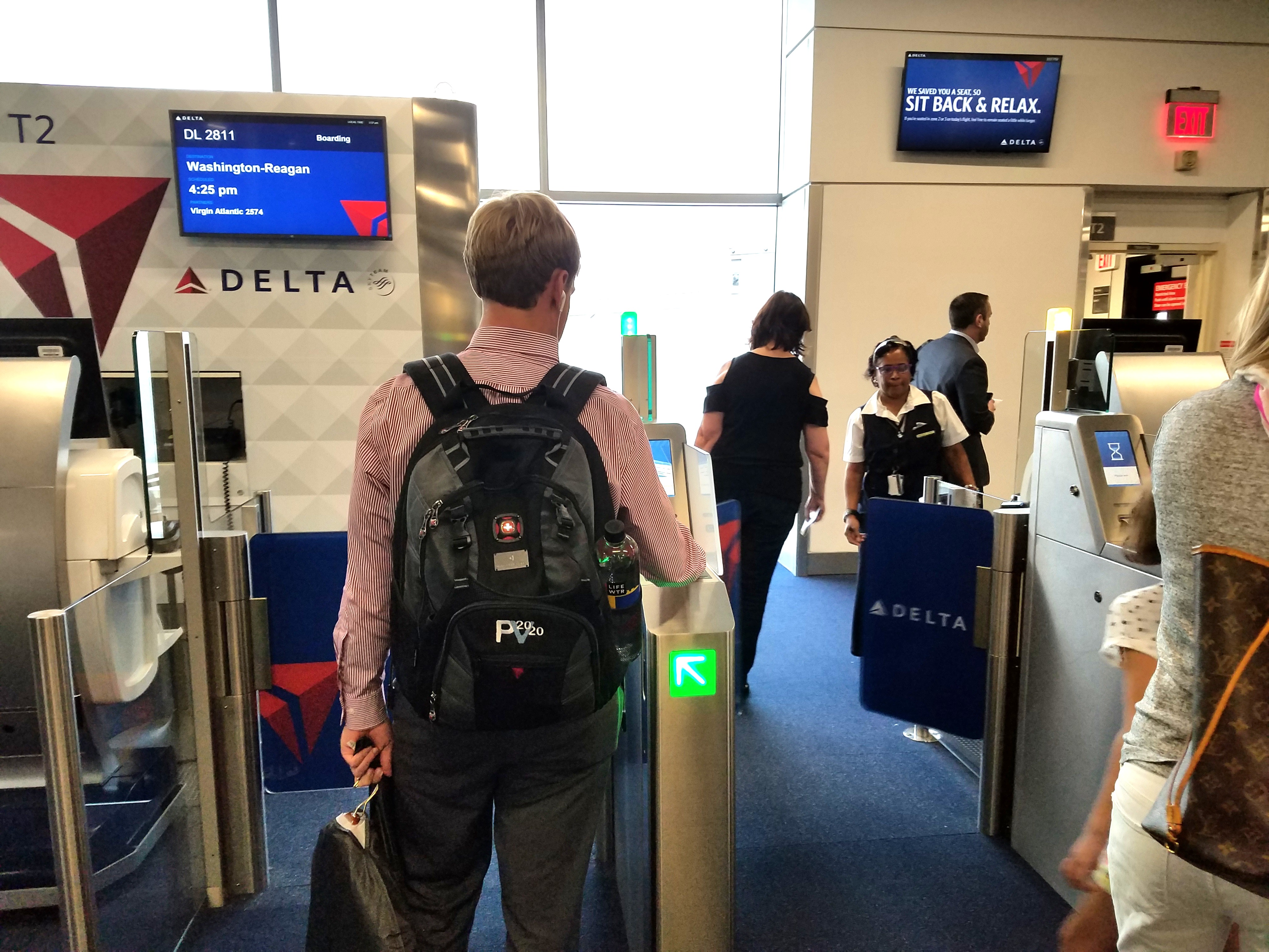 Pretending To Be Military Lets Civilians Board Early—Airlines Don’t Stop Them