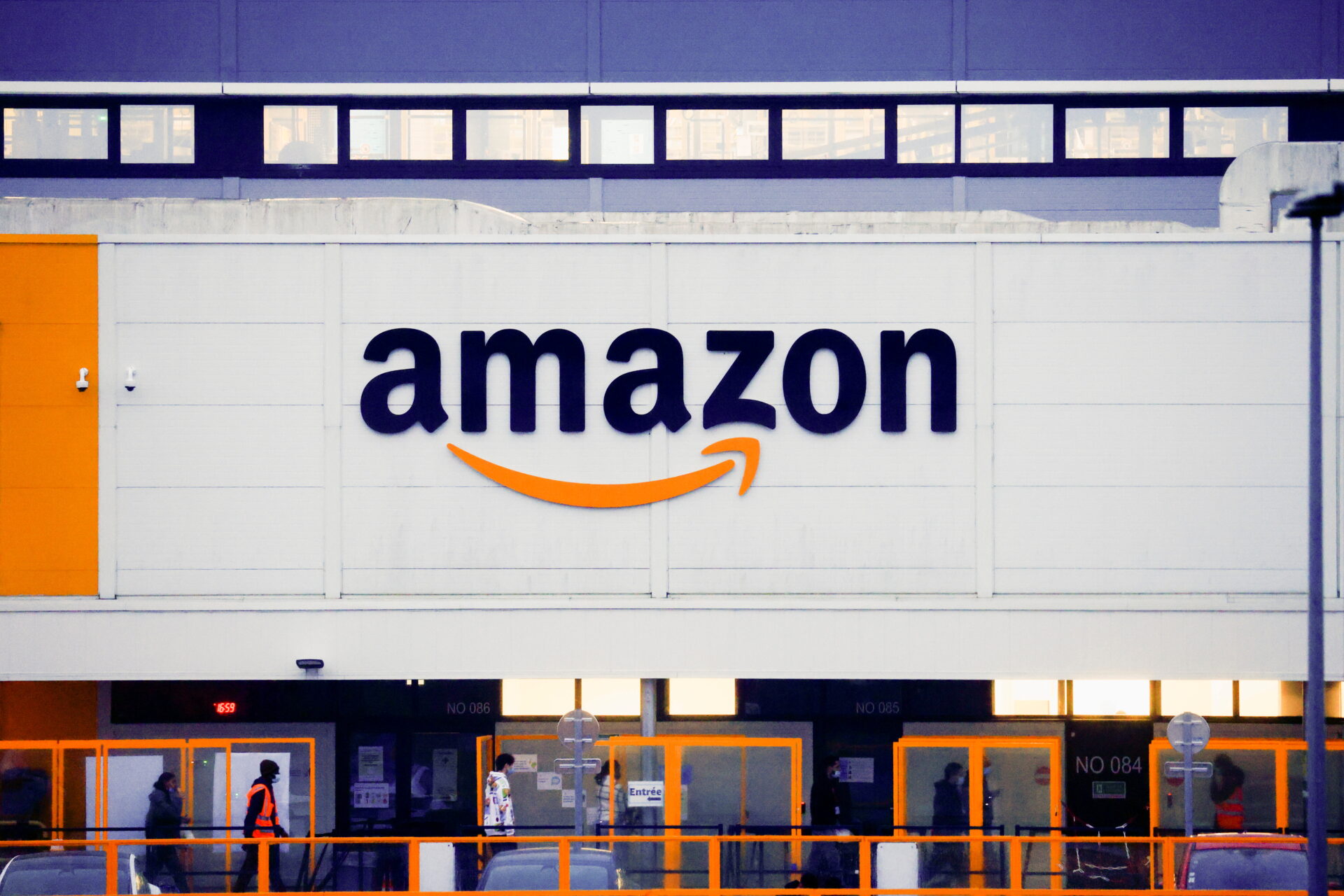 Amazon (AMZN): Why Jim Cramer Says it is Too Good to Ignore