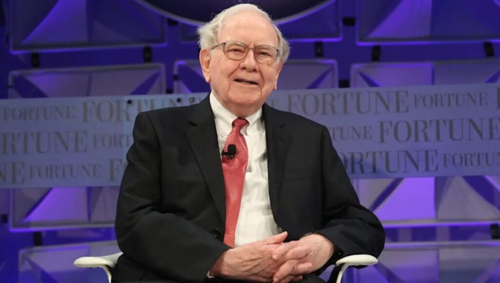 Warren Buffett’s $334B Strategy Thrives in 2025 Market Crash