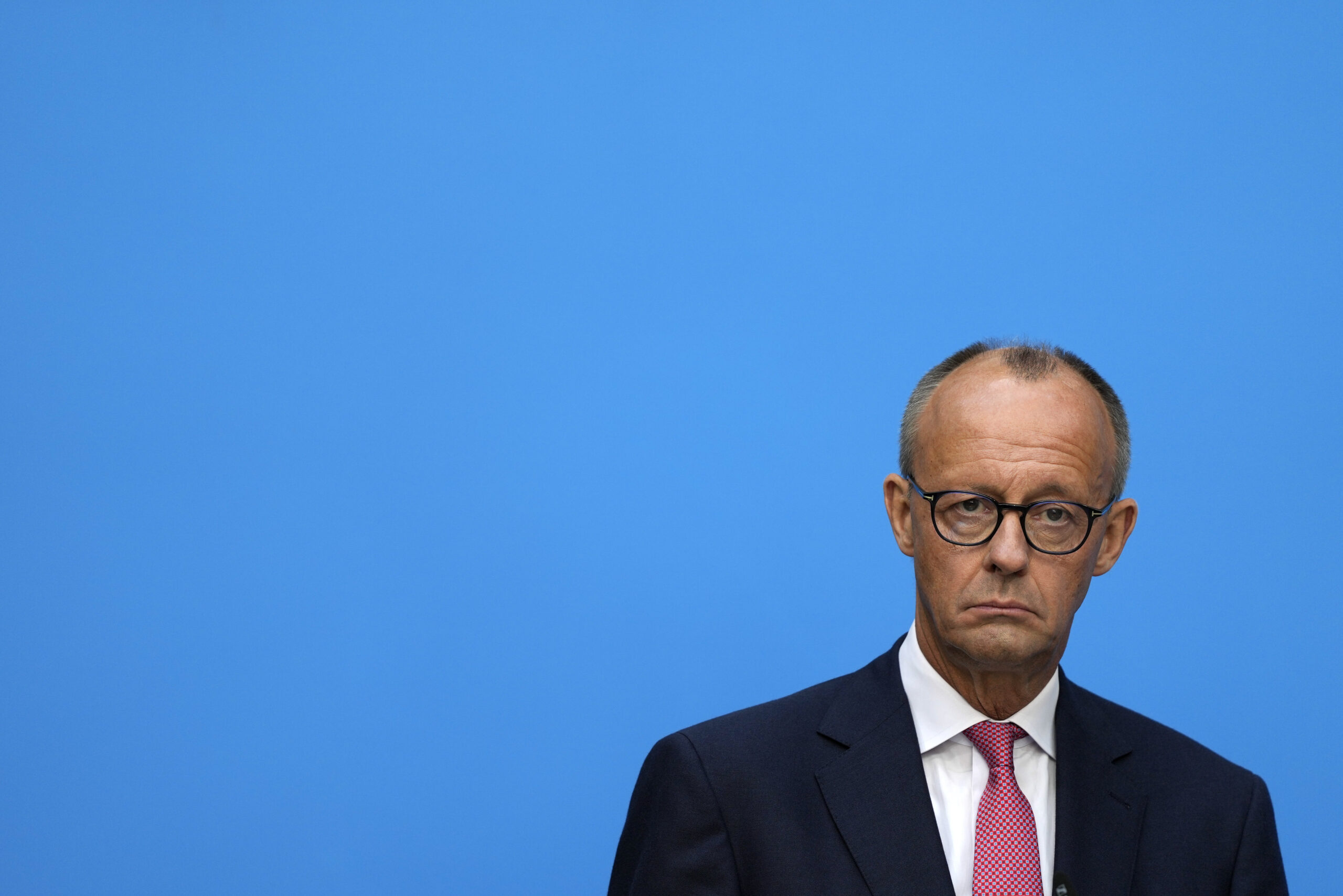Den vestlige alliansen henger i en tynn tråd