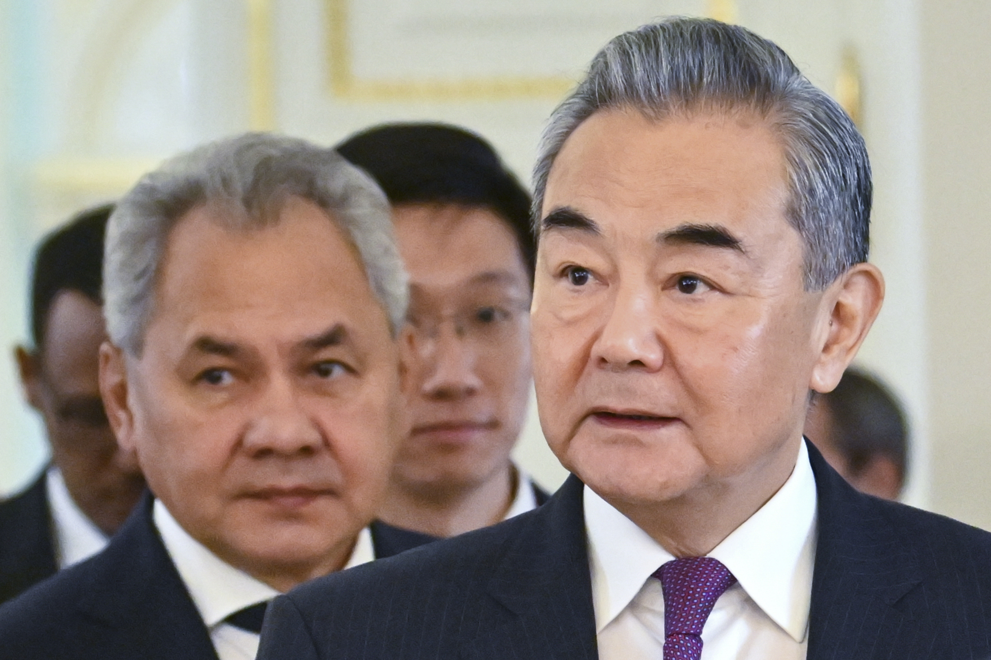 Sjojgu koordinerer med Xi og beroliger
