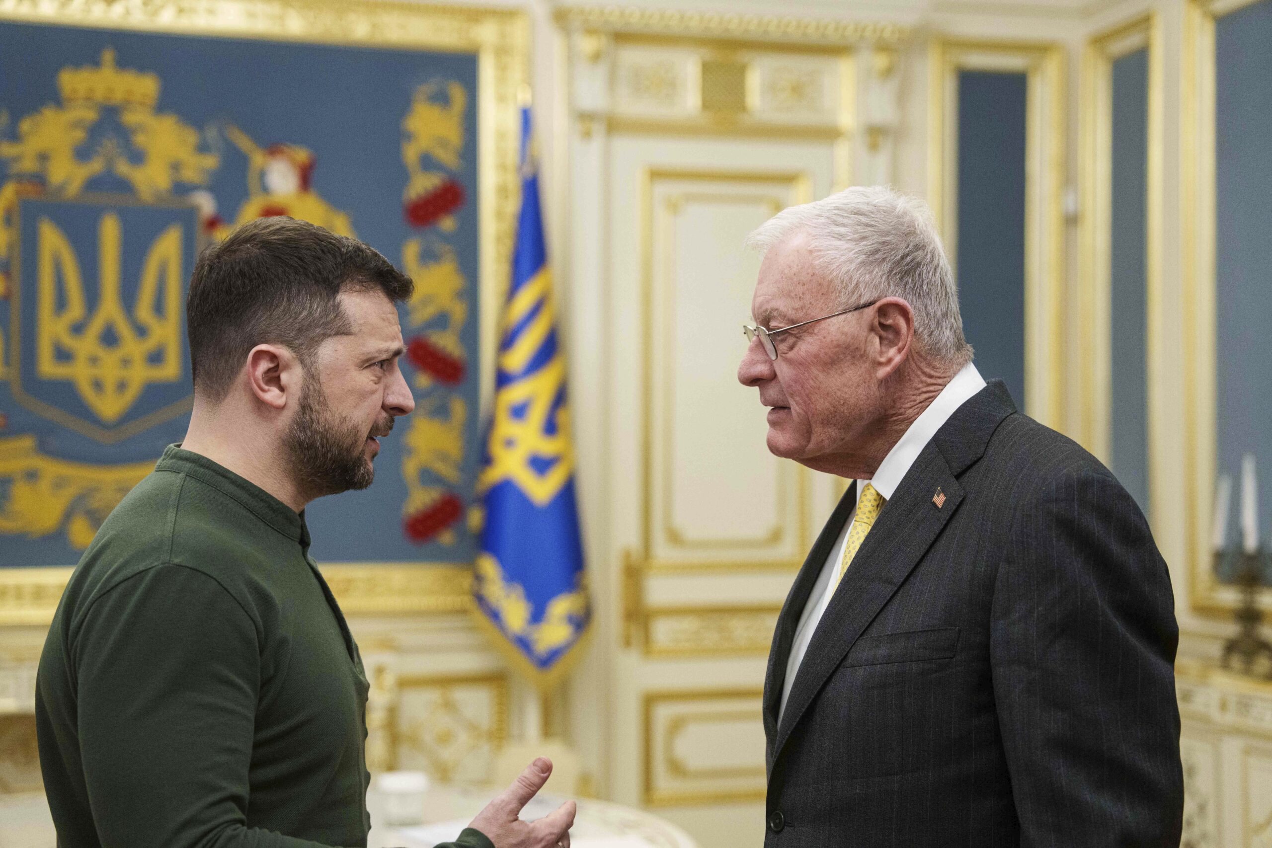 USA presser Ukraina om mineralavtale – truer med å kutte Starlink-tilgangen