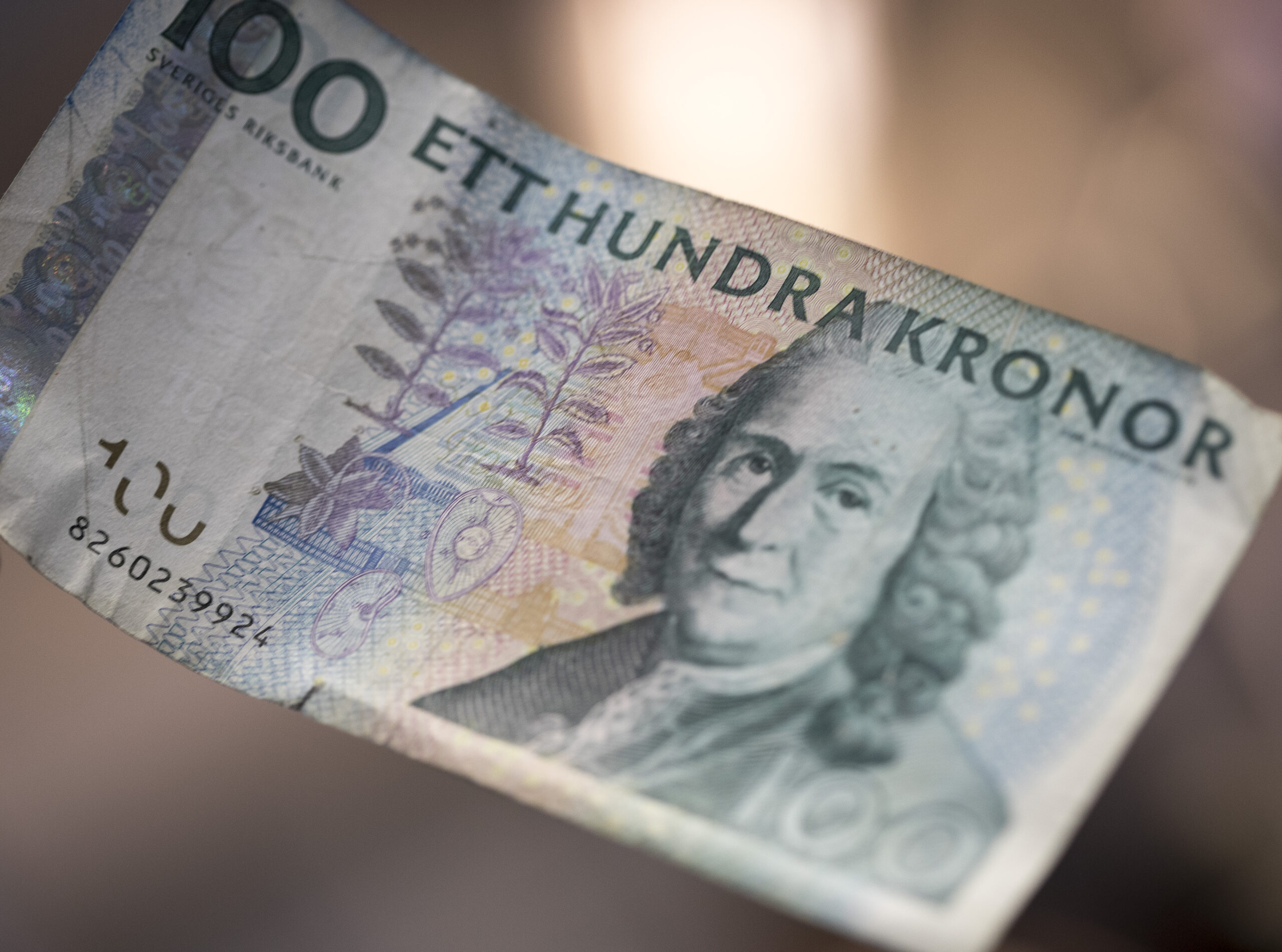 Svekket norsk krone og sterkeste svenske krone siden 2020