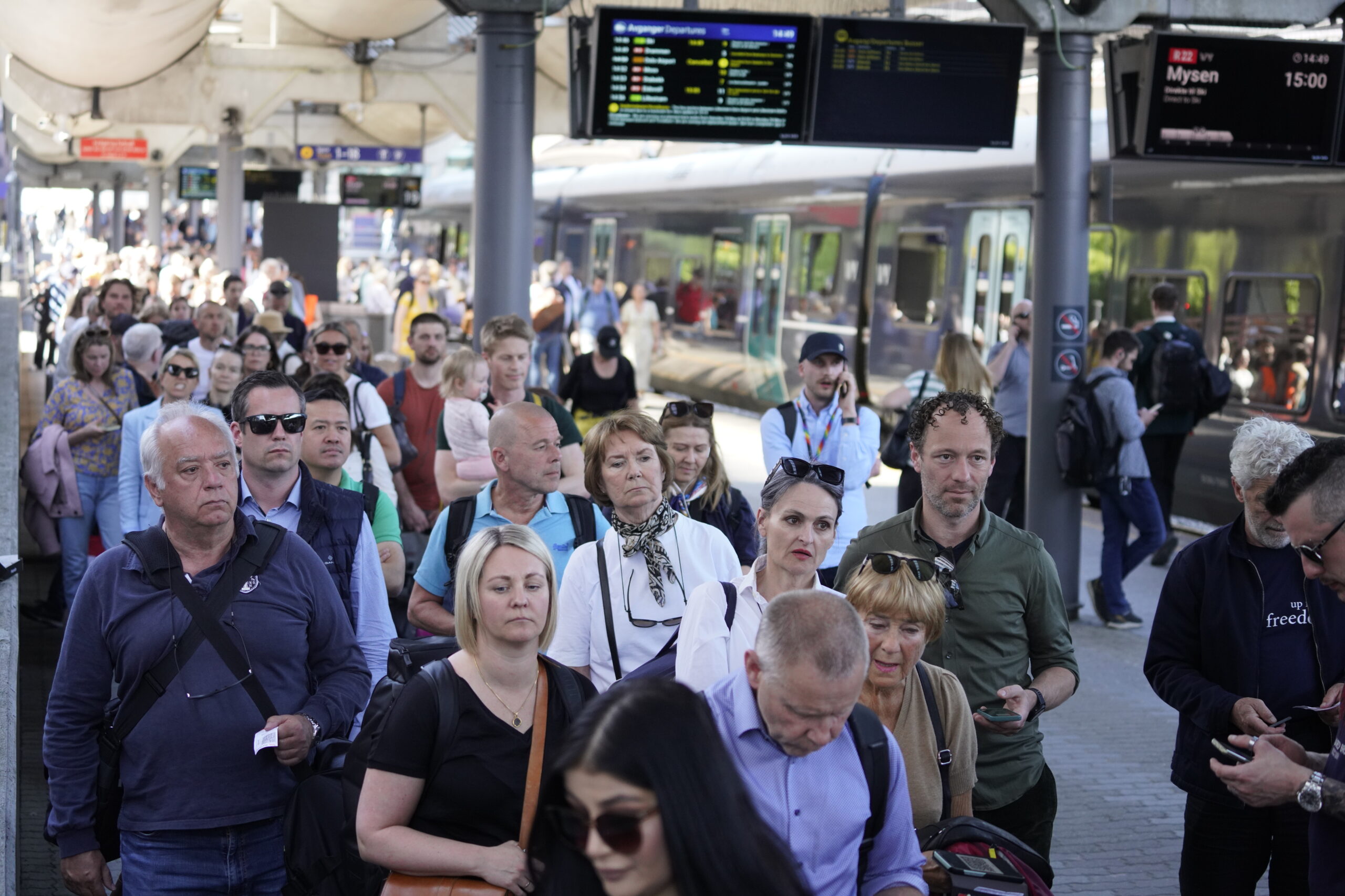 Bom fast i stummende mørke i tog utenfor Lillestrøm