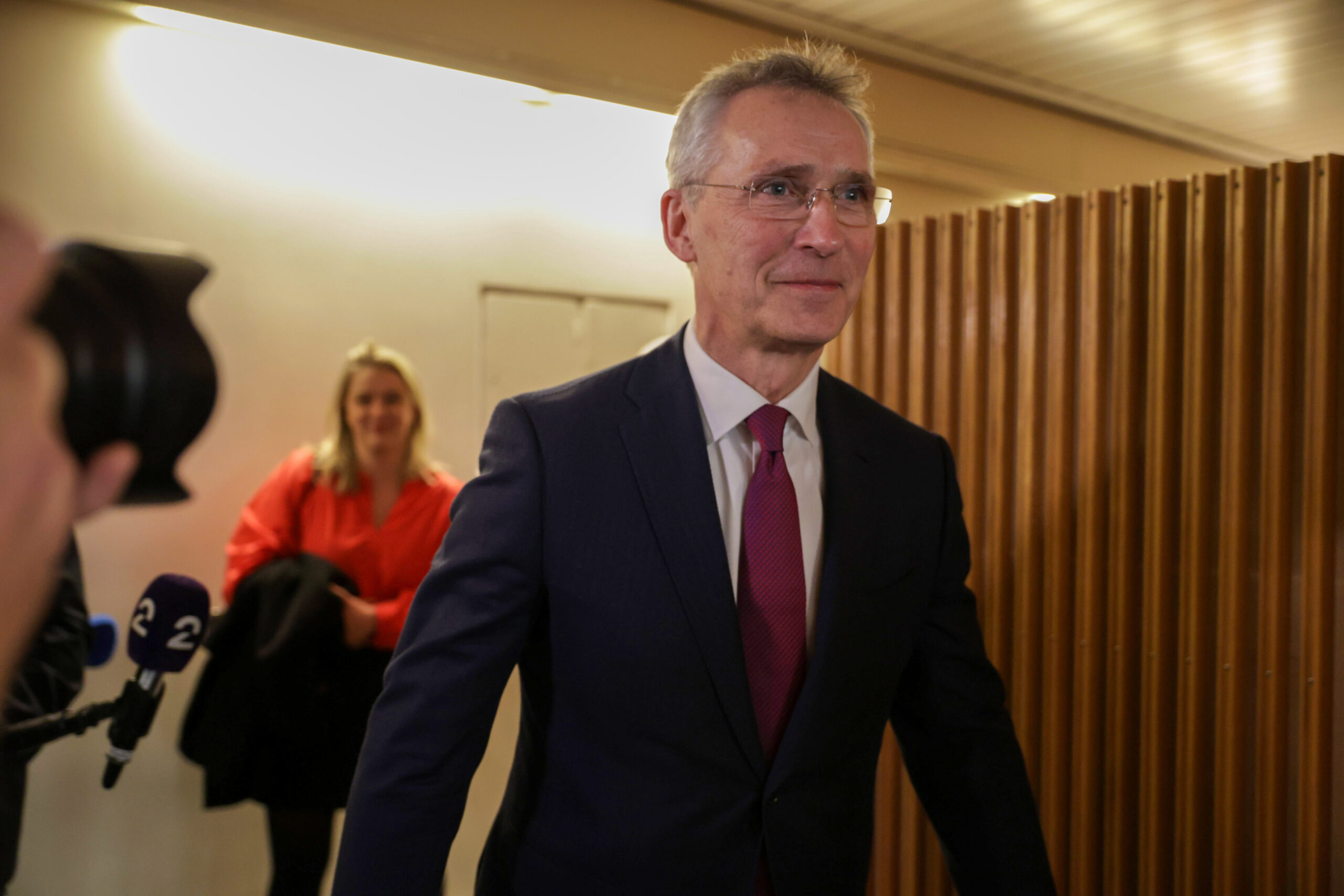 Stoltenberg om Ukraina-støtten: – Vi skal ikke bryte handlingsregelen
