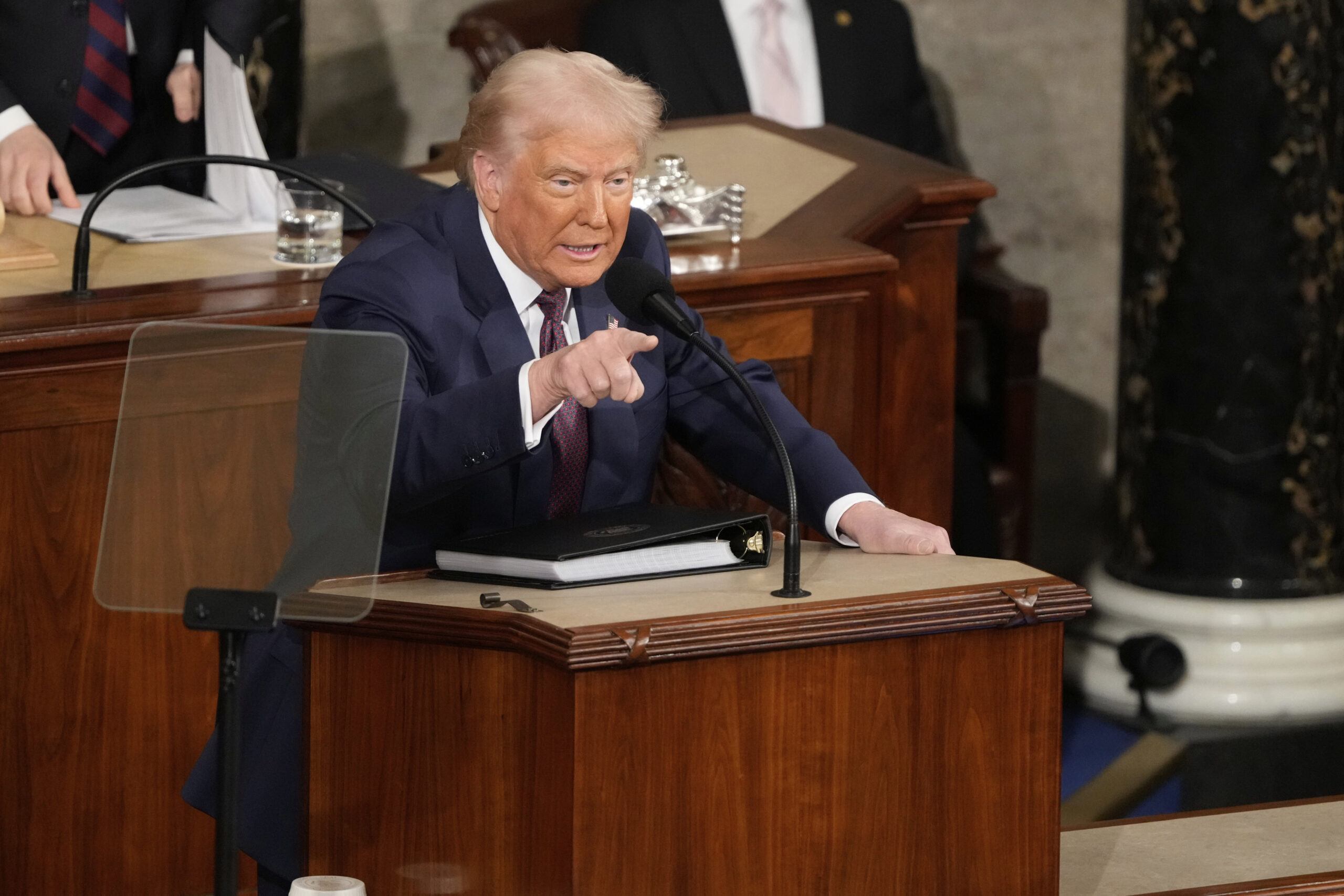 Trump mottatt med jubel av republikanerne, stillhet av demokratene