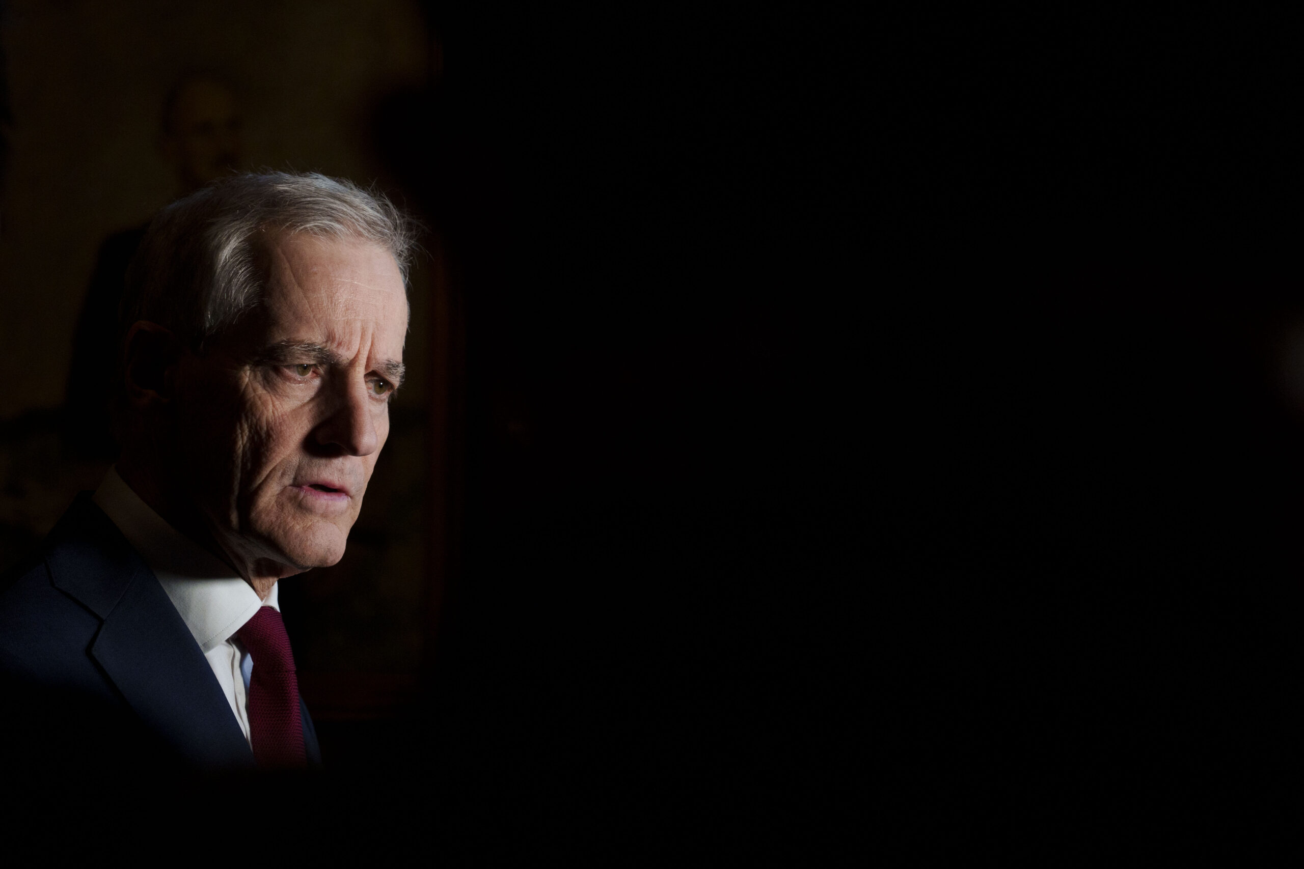 Mengder av reaksjoner på at Trump fryser våpenleveransene til Ukraina