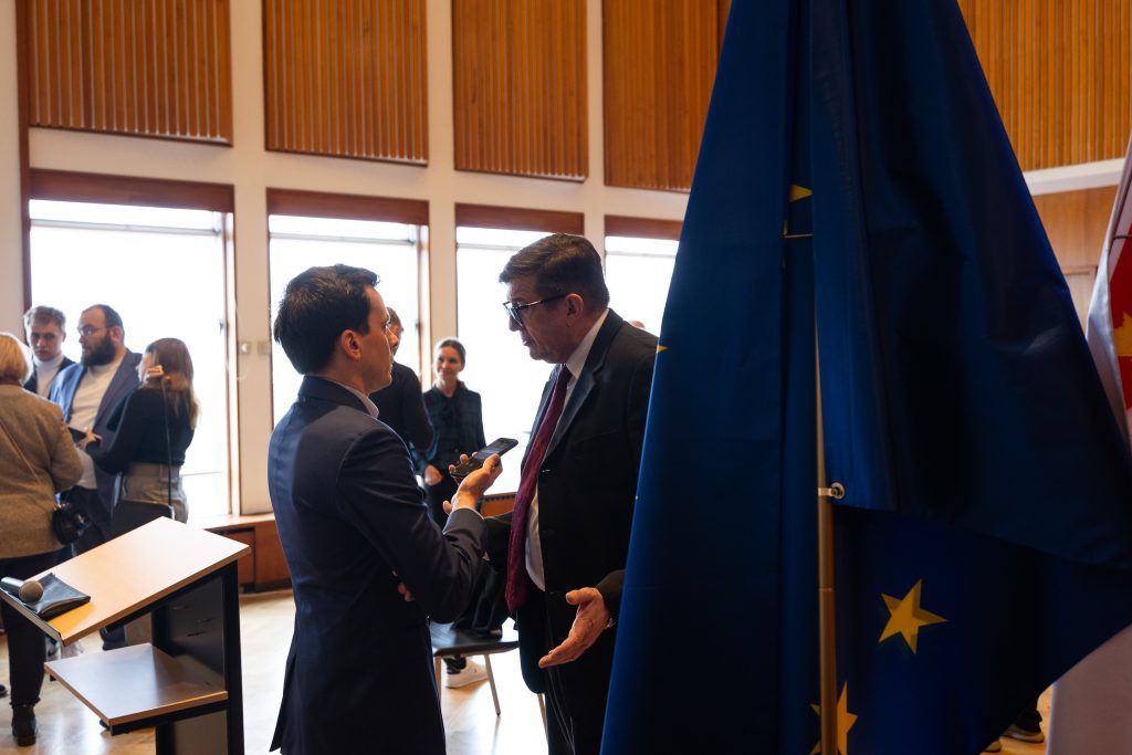 Conference Shines Light on New Flights Between Poland & Iceland