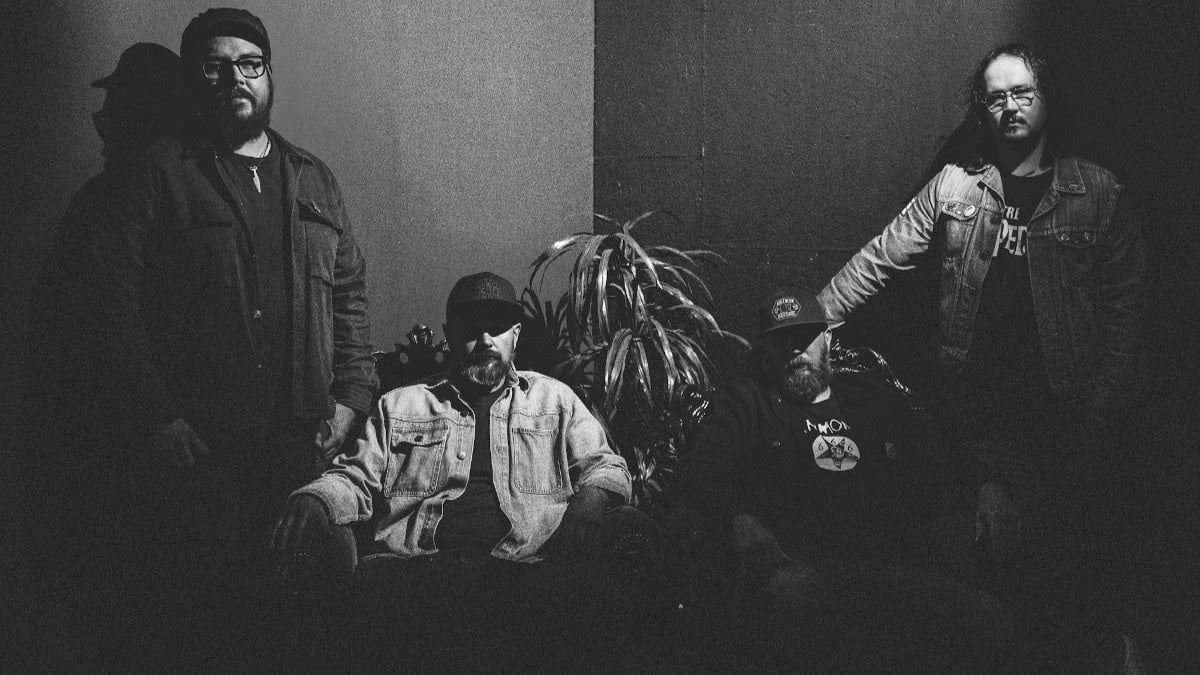 Hikeä, bensaa ja rock ’n’ rollia – ennakkokuuntelussa Demonic Death Judgen Absolutely Launched